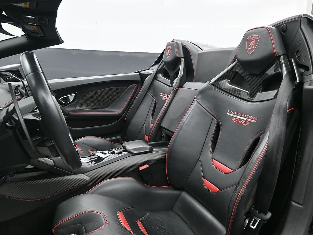 2020 Lamborghini Huracán EVO Spyder, view 3