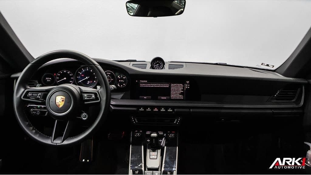 Porsche 911 Carrera, view 2