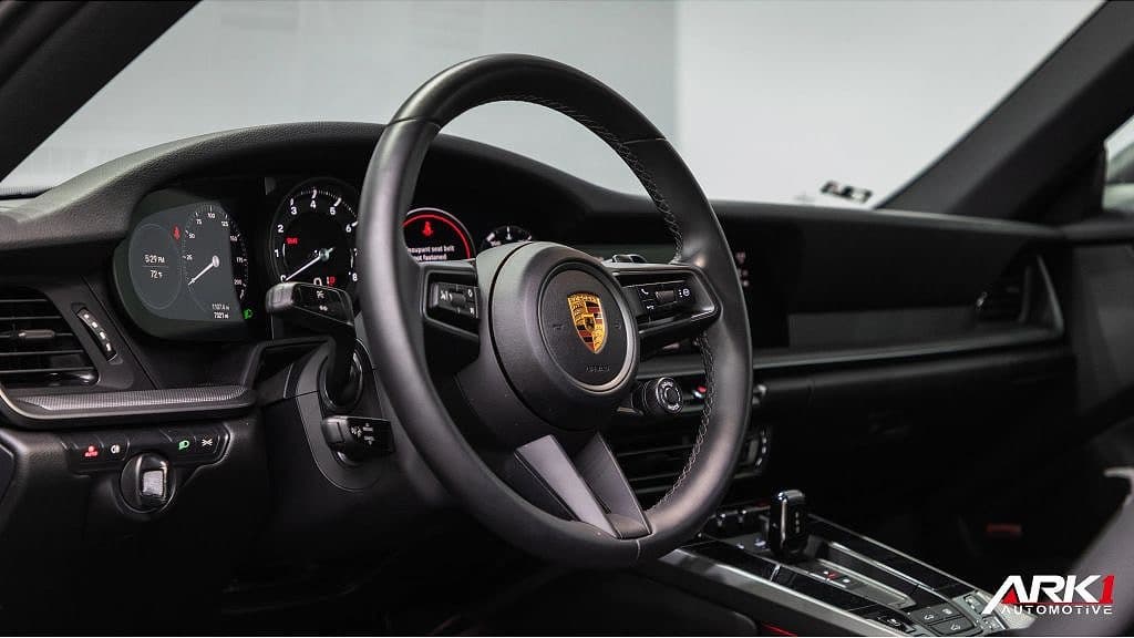 Porsche 911 Carrera, view 3