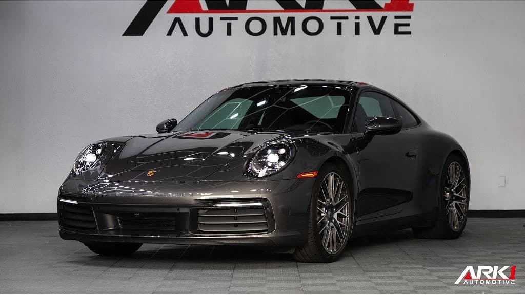 Porsche 911 Carrera, view 4