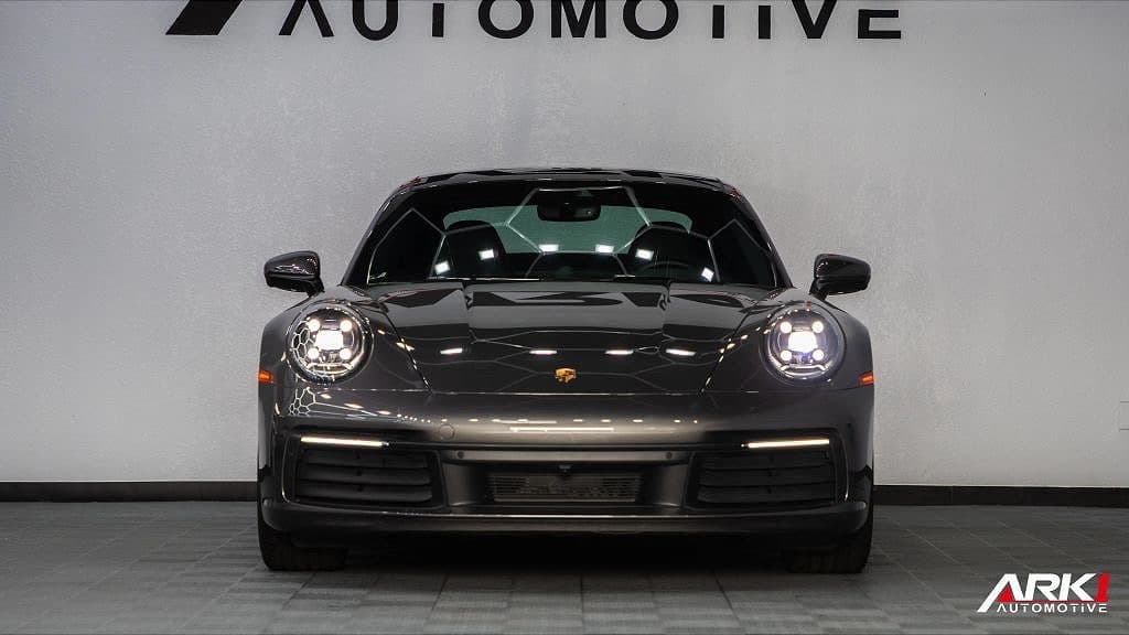 Porsche 911 Carrera, view 5
