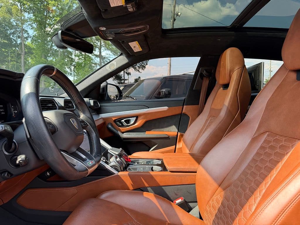2019 Lamborghini Urus, view 4